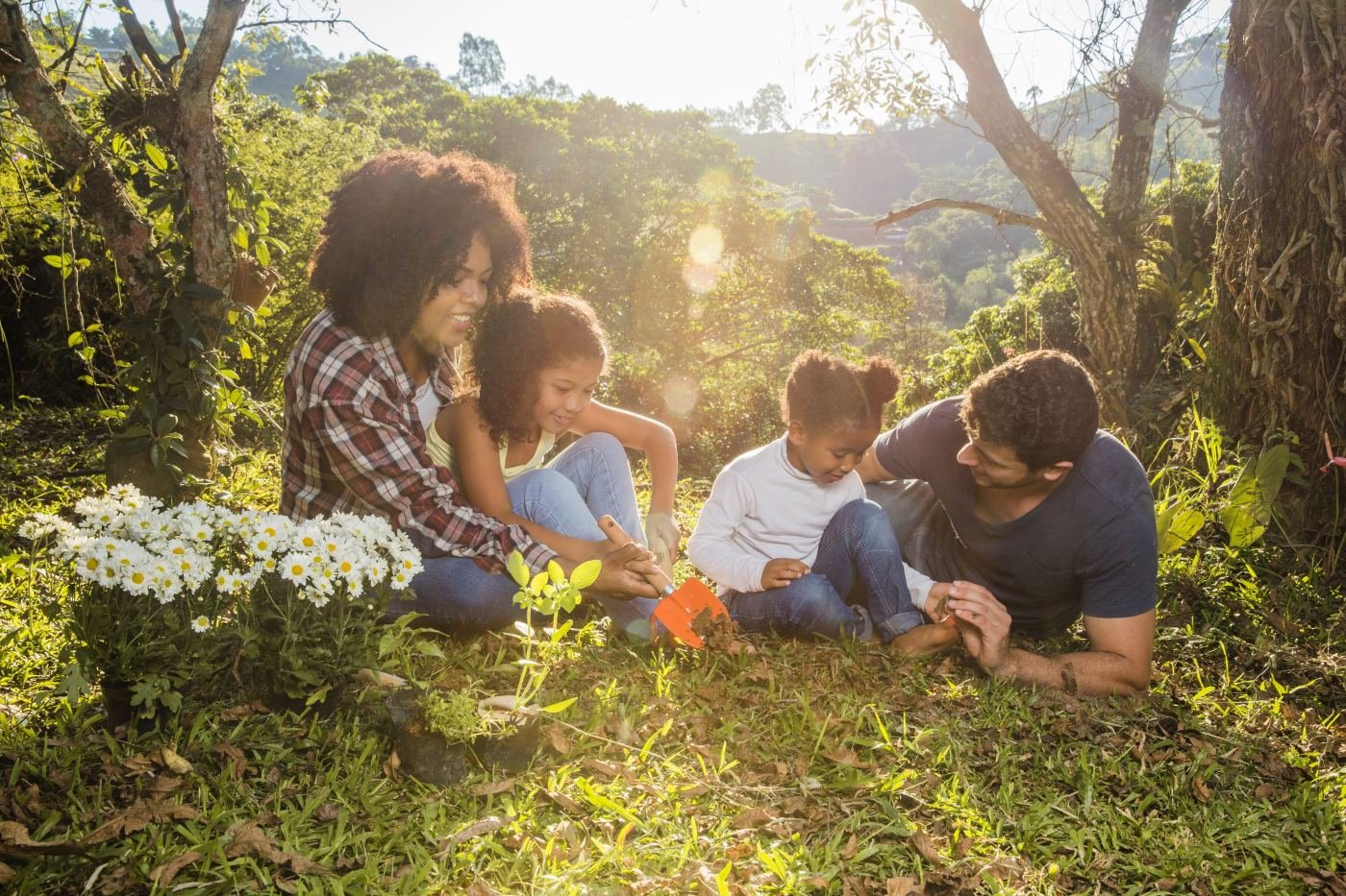 Família em piquenique ao ar livre
